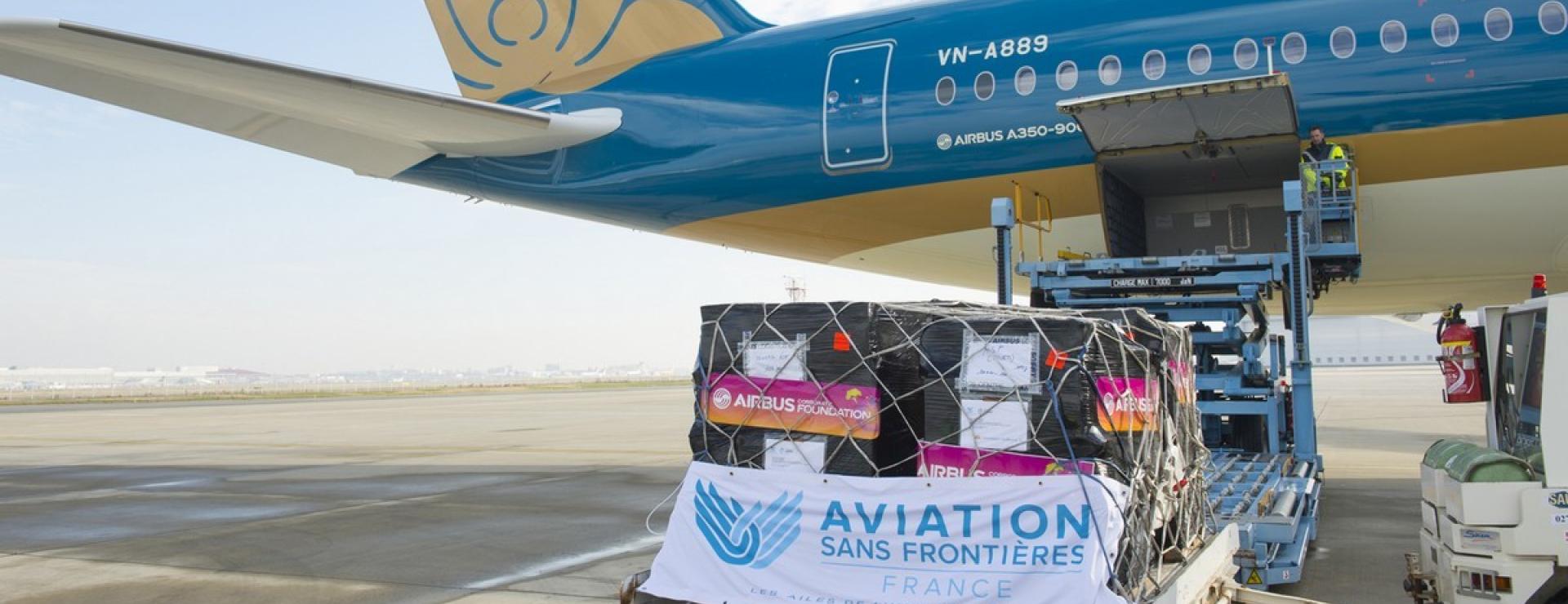 airbus_foundation_and_vietnam_airlines_fly_toys_to_hanoi