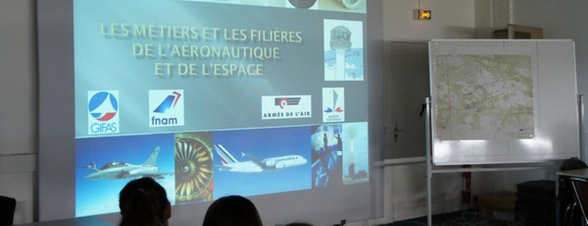 Salle e-Aviation de Toussus le Noble