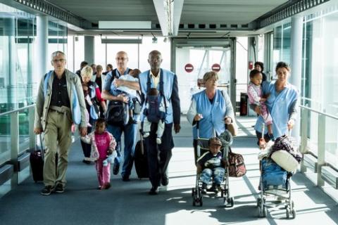 Arrivée à Roissy d'enfants en urgence de soins en provenance de Madagascar     