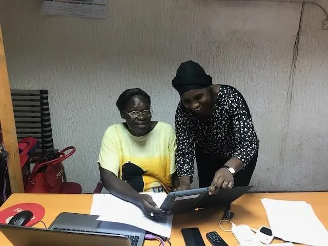Didjatou forme Stella, chef de base à Bangui, à l'utilisation de l'EFB