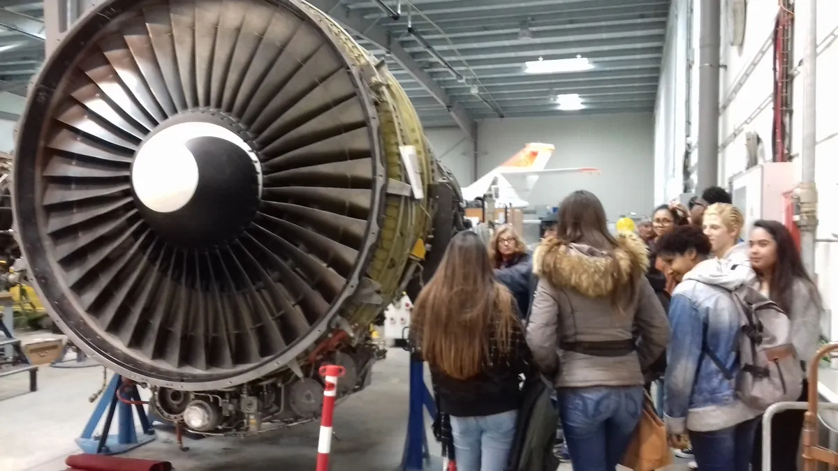 Gros moteur au CFA des métiers de l'aérien