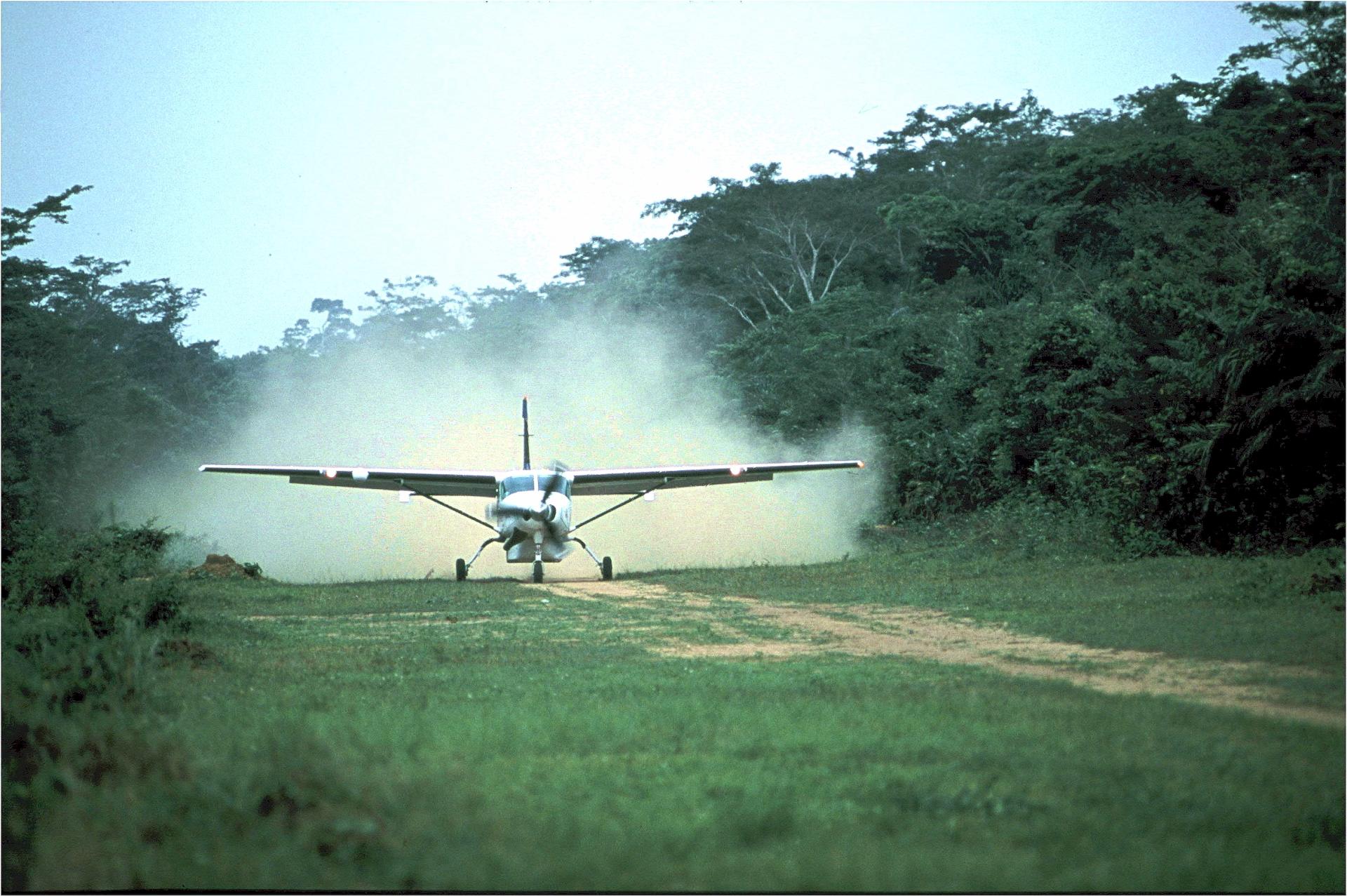 Cessna 208 à l'atterrissage à PIMU