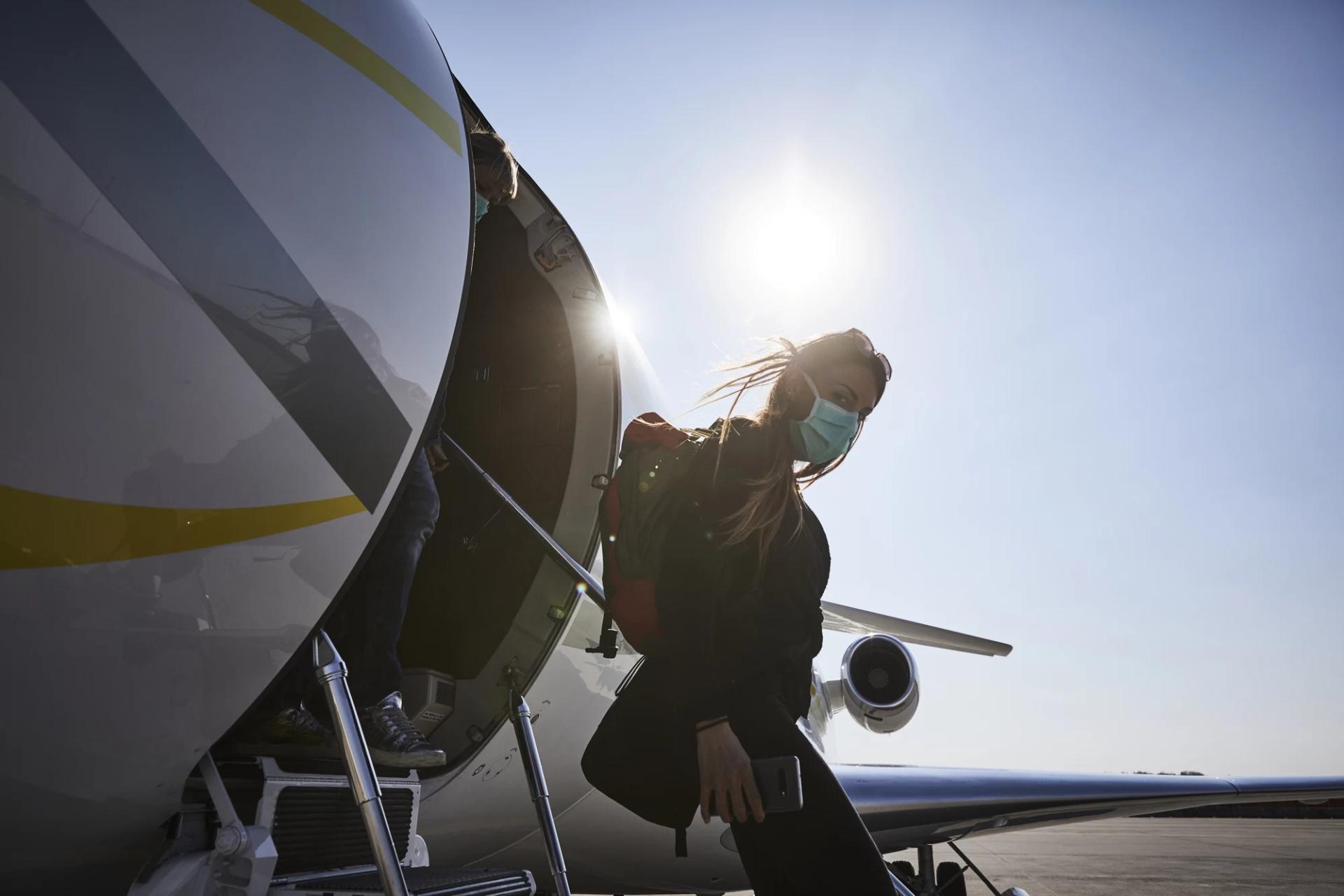 Ailes solidaires- soignant à la descente de l'avion